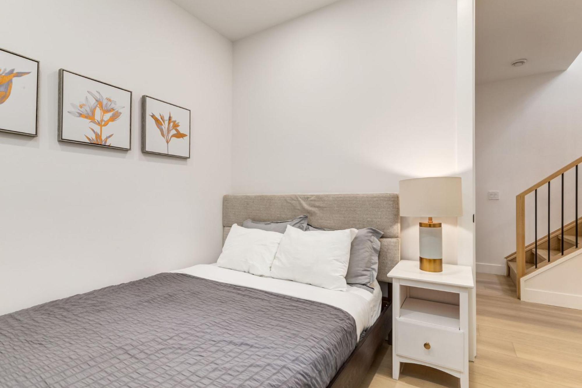 Perfect For Long Free Parking Pets Allowed Holiday home Calgary